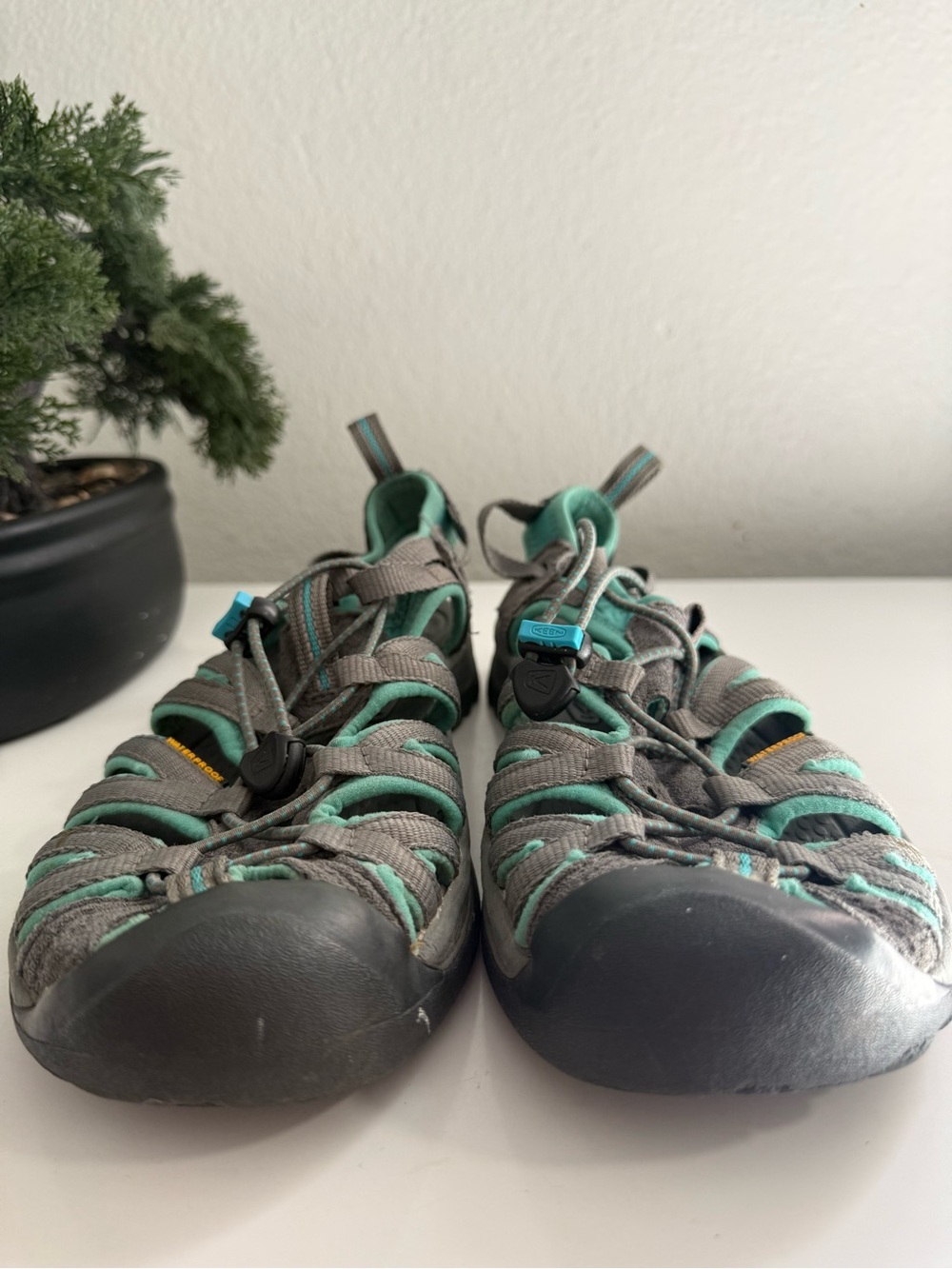 Keen whisper Women size 8.5 Gray and Teal Sport Sandals - Picture 5 of 11